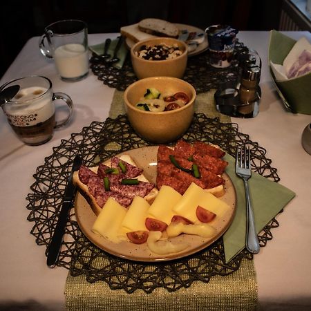 Katalinkert Panzió Acomodação com café da manhã Győr Exterior foto