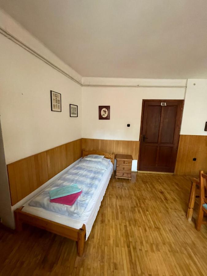 Katalinkert Panzió Acomodação com café da manhã Győr Exterior foto