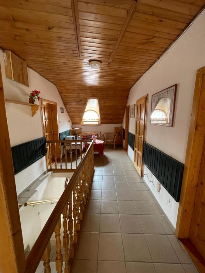 Katalinkert Panzió Acomodação com café da manhã Győr Exterior foto