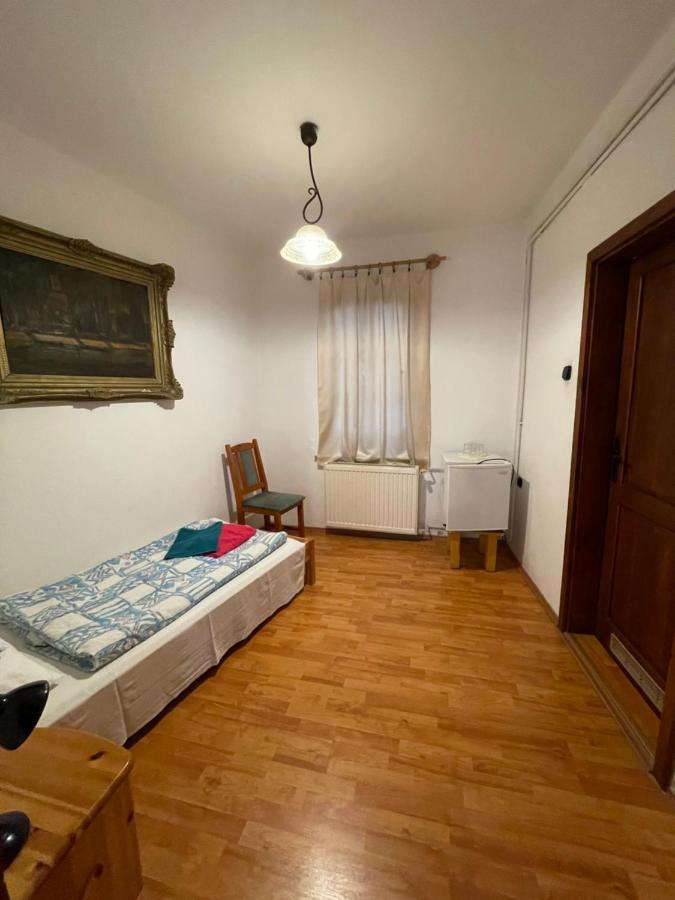 Katalinkert Panzió Acomodação com café da manhã Győr Exterior foto