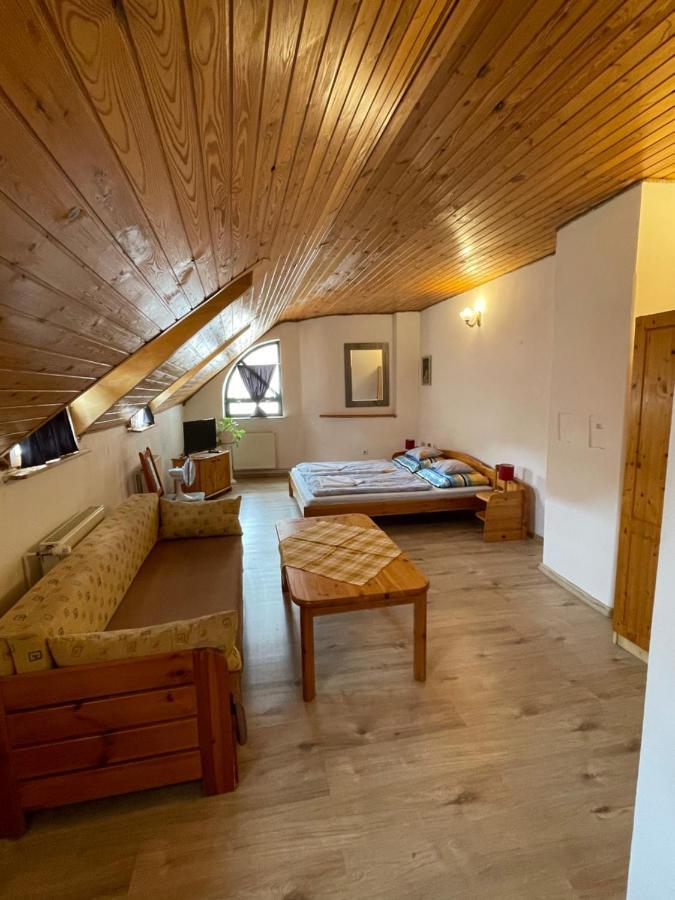 Katalinkert Panzió Acomodação com café da manhã Győr Exterior foto