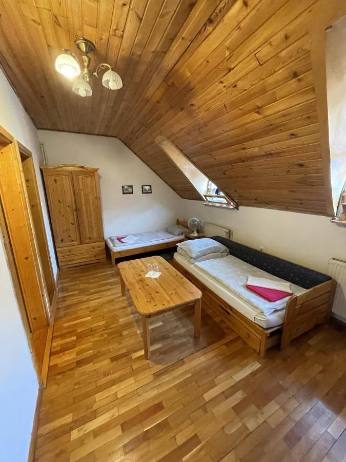 Katalinkert Panzió Acomodação com café da manhã Győr Exterior foto
