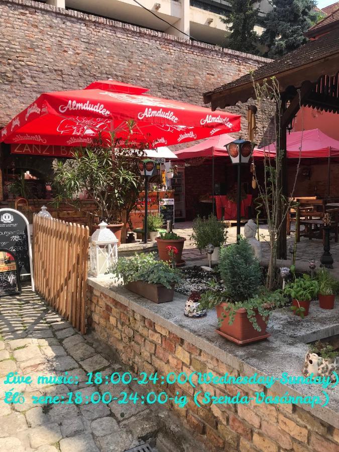 Katalinkert Panzió Acomodação com café da manhã Győr Exterior foto