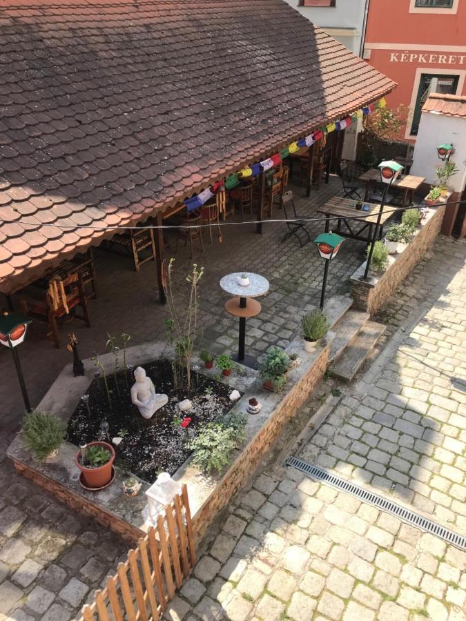 Katalinkert Panzió Acomodação com café da manhã Győr Exterior foto