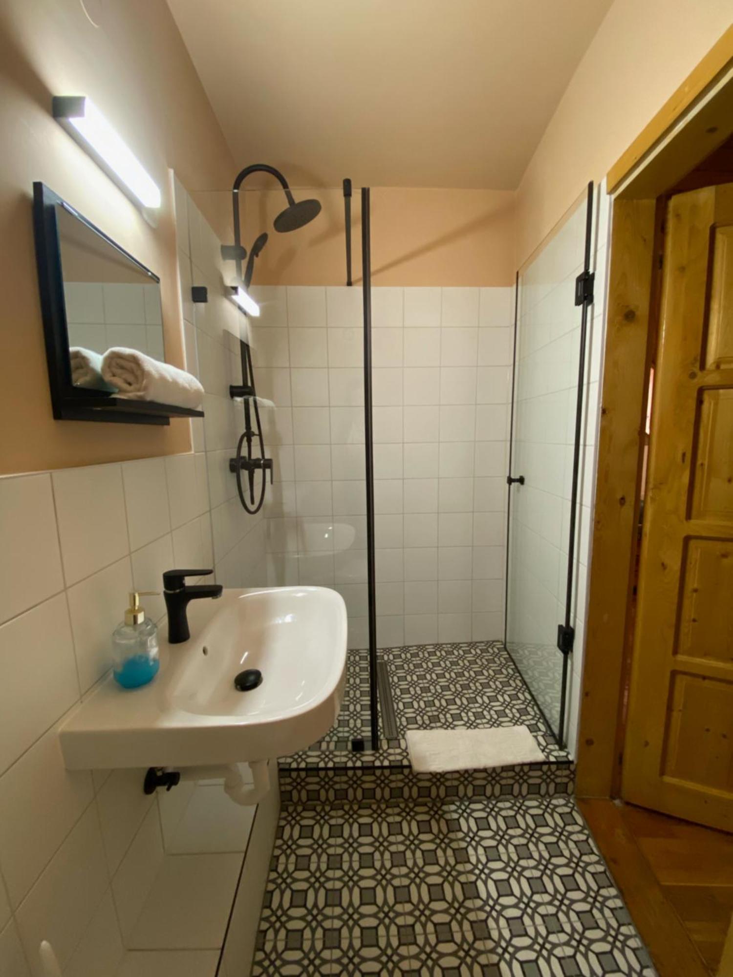 Katalinkert Panzió Acomodação com café da manhã Győr Exterior foto