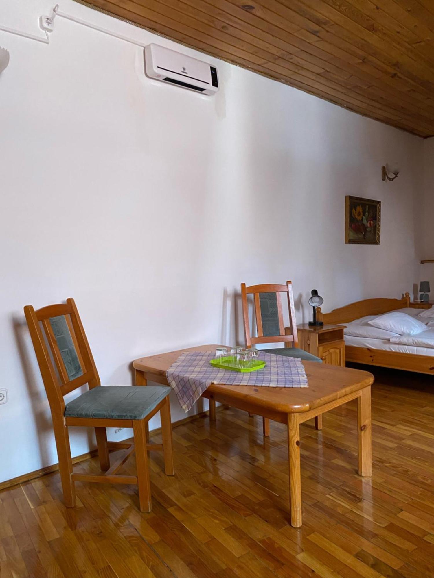 Katalinkert Panzió Acomodação com café da manhã Győr Exterior foto