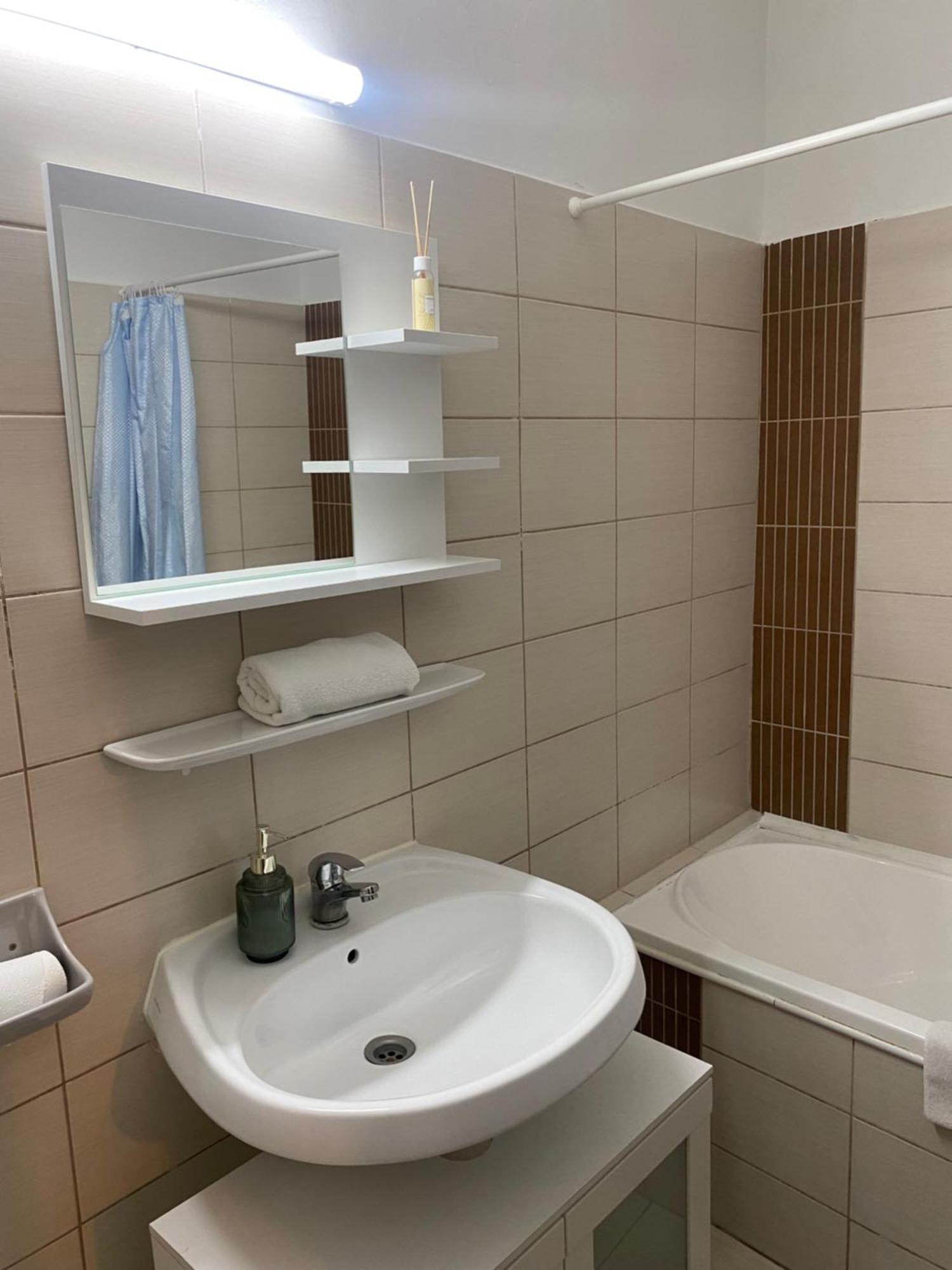 Katalinkert Panzió Acomodação com café da manhã Győr Exterior foto