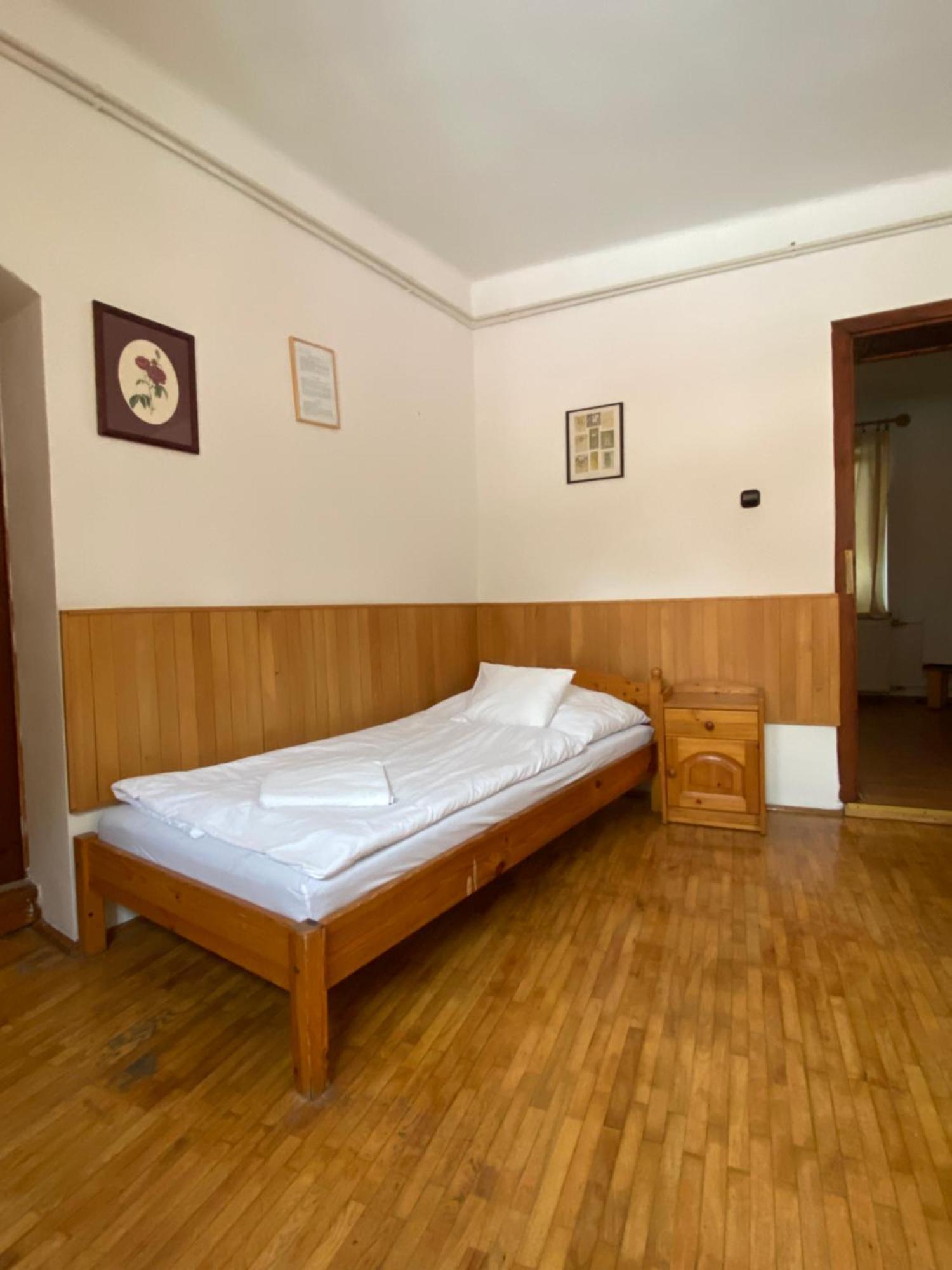 Katalinkert Panzió Acomodação com café da manhã Győr Exterior foto