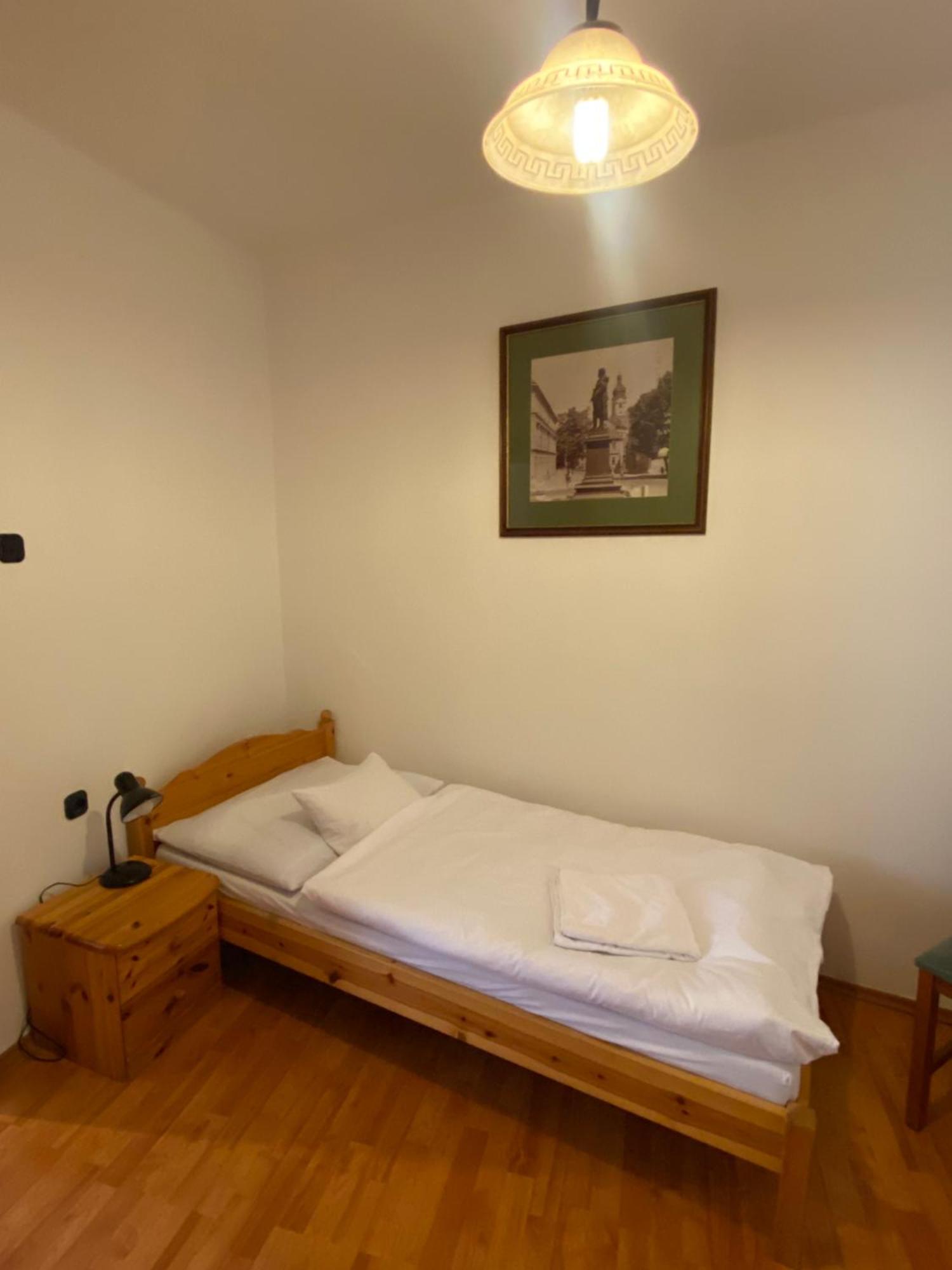 Katalinkert Panzió Acomodação com café da manhã Győr Exterior foto