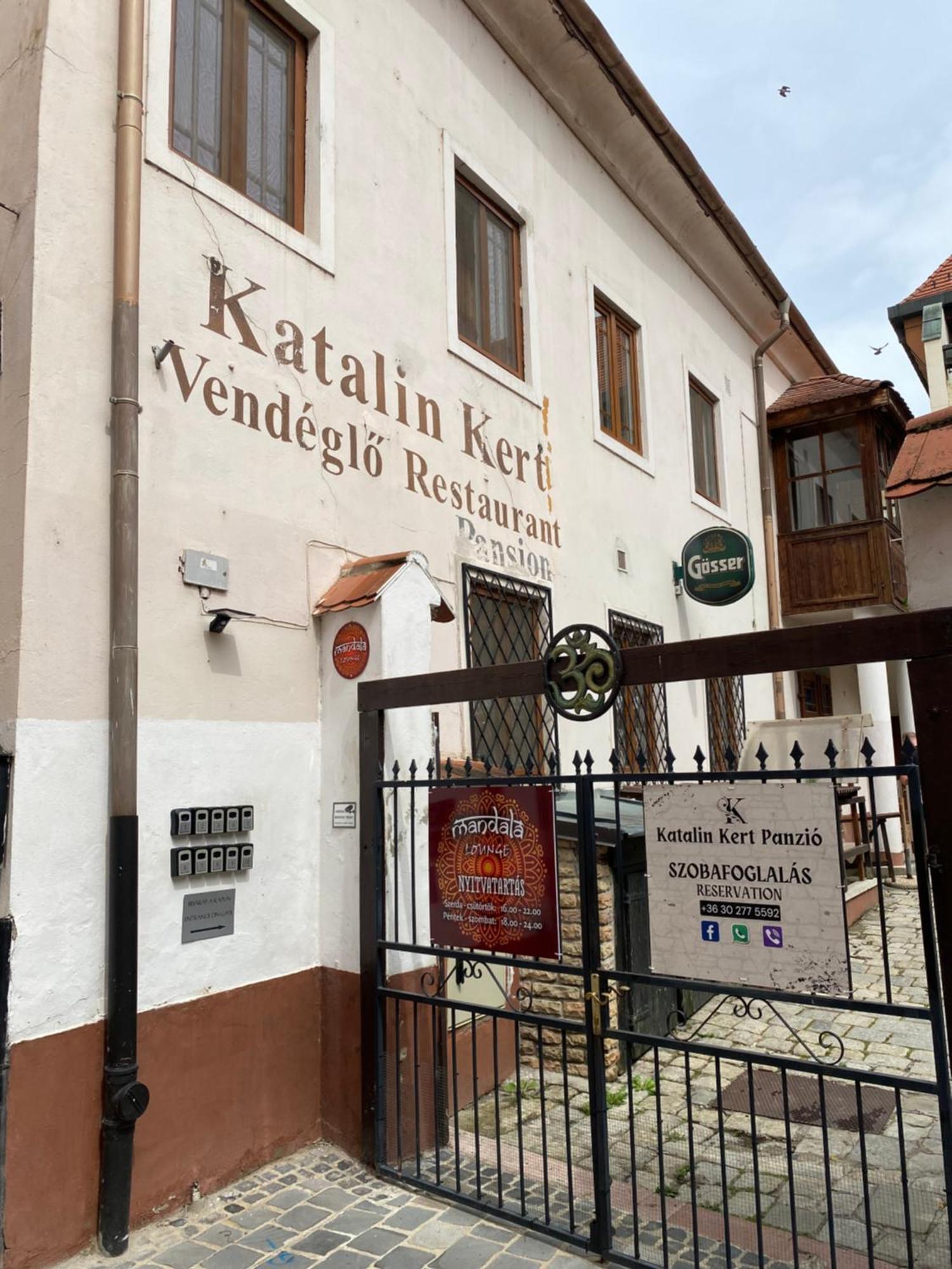 Katalinkert Panzió Acomodação com café da manhã Győr Exterior foto